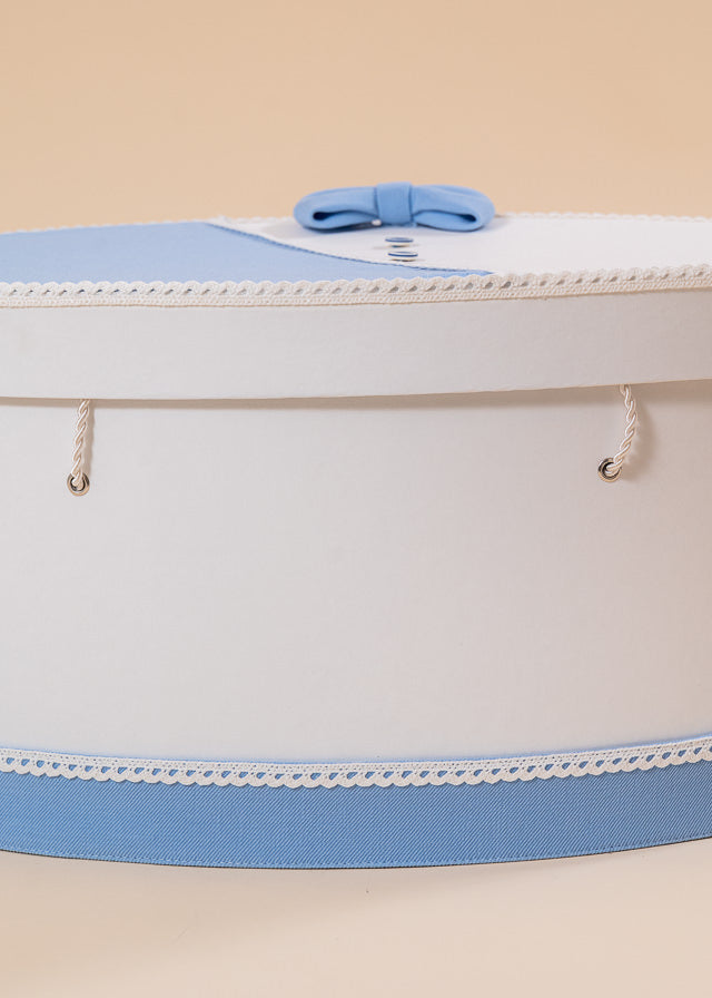 Cufar Sebastian Oval Crem Cu Bleu si Nasturi Bleu AnneBebe