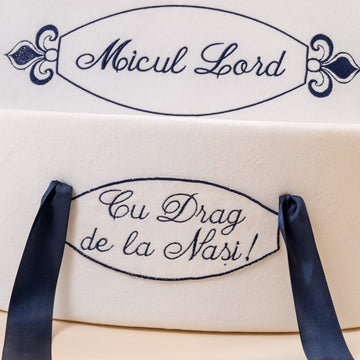 Personalizare Cufar Botez Elipsa Brodata Lateral / Capac – previzualizare 3