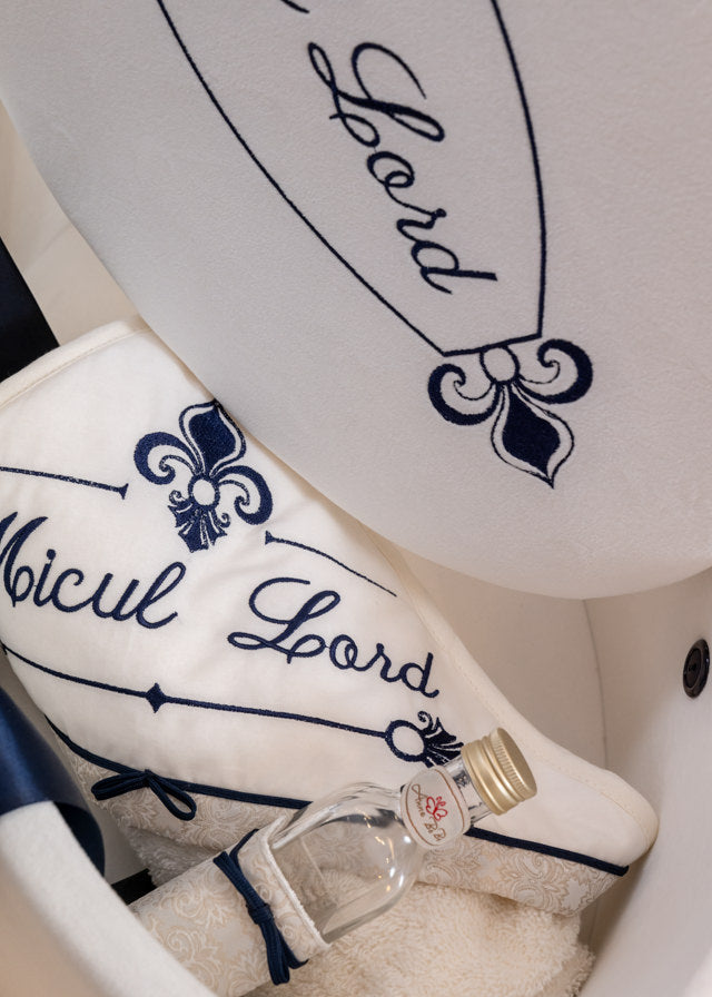 Personalizare Cufar Botez Elipsa Brodata Lateral / Capac