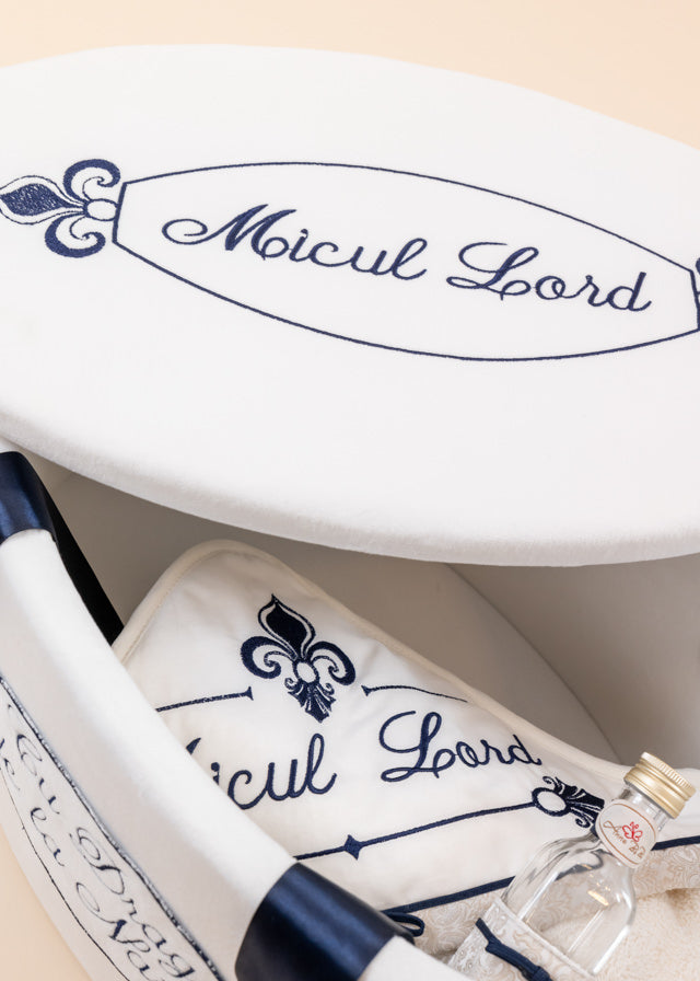 Personalizare Cufar Botez Elipsa Brodata Lateral / Capac