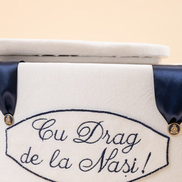 Personalizare Cufar Botez Elipsa Brodata Lateral / Capac – previzualizare 4