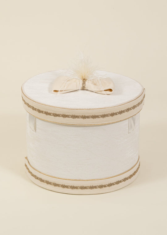 Cufar Lord Elegance Catifea Capucino Dantela Franta Si Banda Aurie AnneBebe