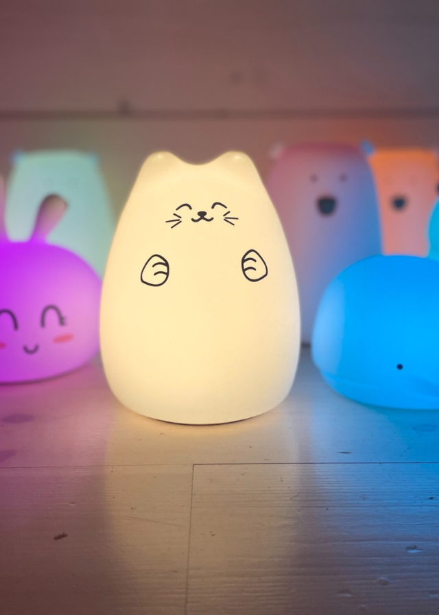 Lampa de Veghe din Silicon Pisica Alba cu Micro-USB 52-008 Rabbit & Friends