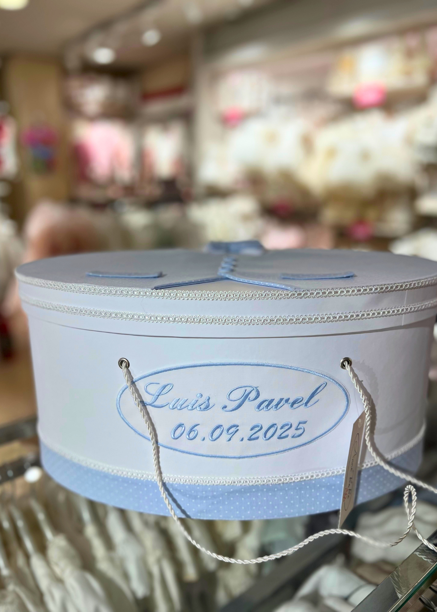 Personalizare Cufar Botez Elipsa Brodata Lateral / Capac