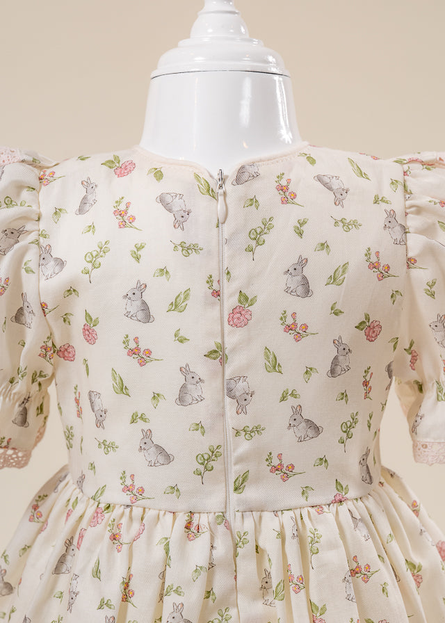 Rochita Imprimeu Iepurasi Si Dantela Roz Prafuit AnneBebe