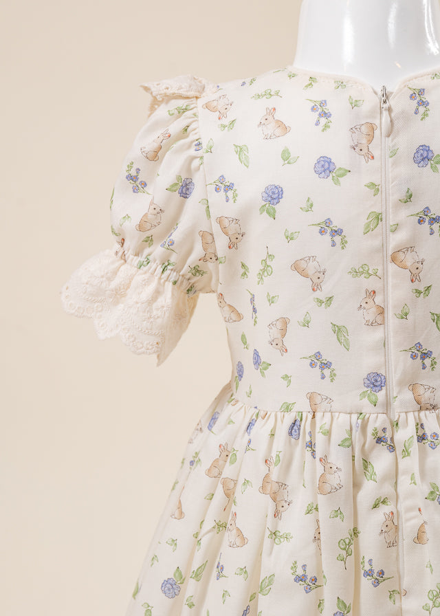 Rochita Imprimeu Iepurasi Si Dantela Crem AnneBebe