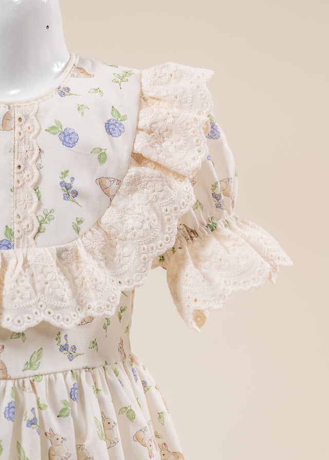 Rochita Imprimeu Iepurasi Si Dantela Crem AnneBebe