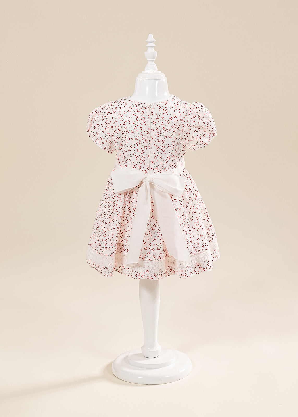 Rochita Crem Clarissa Imprimeu Stelute Rosii Si Volanas Dantela AnneBebe