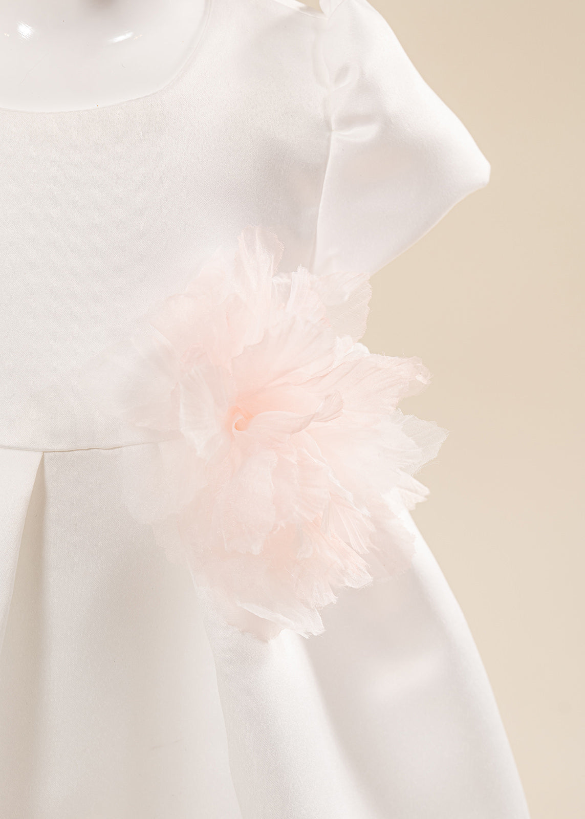 Rochita Mia Crem Cu Floare Roz In Talie AnneBebe