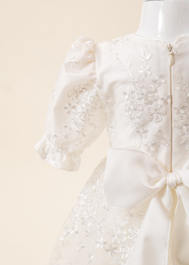 Set Botez Florina 4 Piese Rochie Trusou Lumanare si Cufar Personalizat Botez AnneBebe