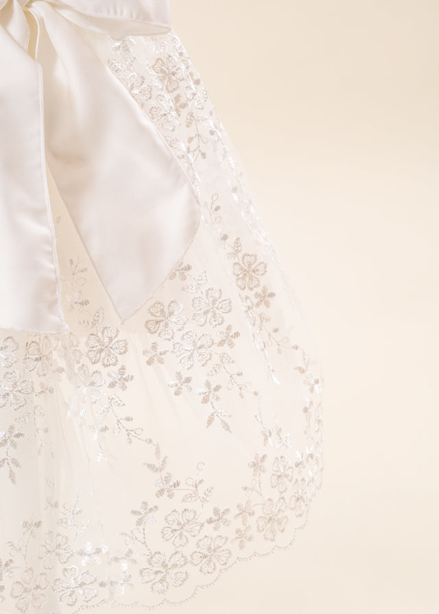 Set Botez Florina 4 Piese Rochie Trusou Lumanare si Cufar Personalizat Botez AnneBebe