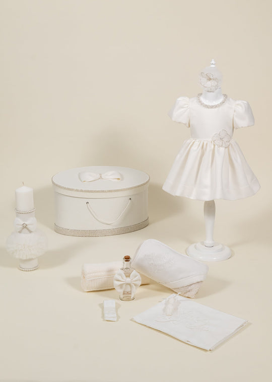 Set Botez Selena 4 Piese, Rochita, Trusou, Lumanare si Cufar Personalizat Botez AnneBebe