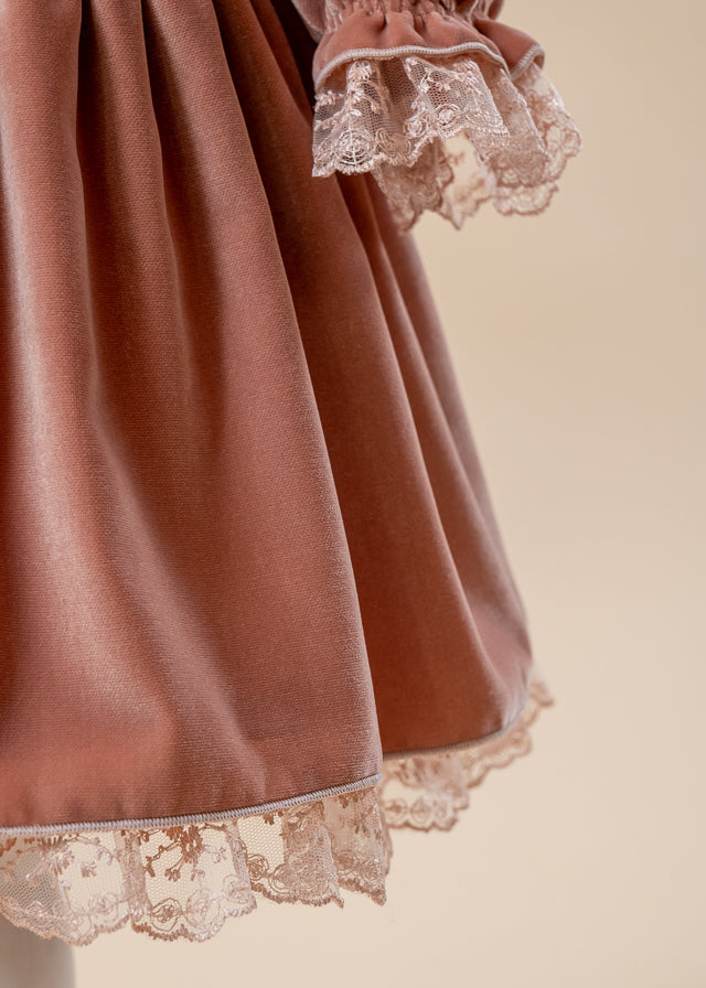 Set Botez Sorina 4 Piese, Rochie, Trusou, Lumanare si Cufar Personalizat Botez AnneBebe