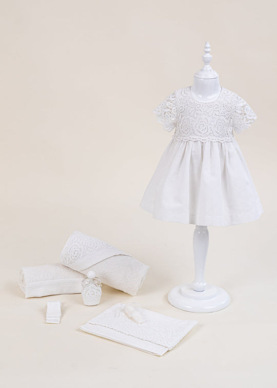 Set de Botez July 2 Piese cu Rochita din In si Trusou Personalizat pentru Fete – July | AnneBebe