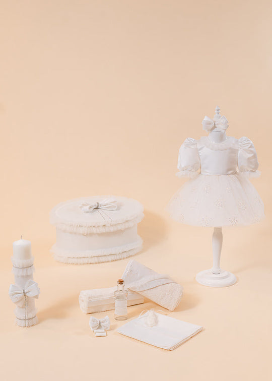 Set Botez Freya 4 Piese Rochie Trusou Lumanare si Cufar Personalizat Botez AnneBebe