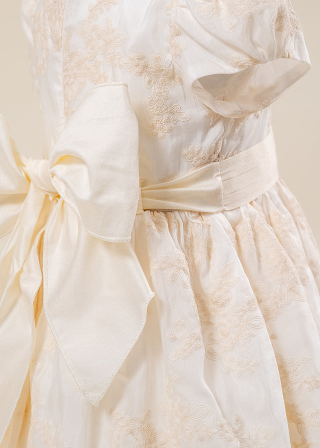 Rochita Doinita Crem Cu Dantela Capucino Brodata AnneBebe