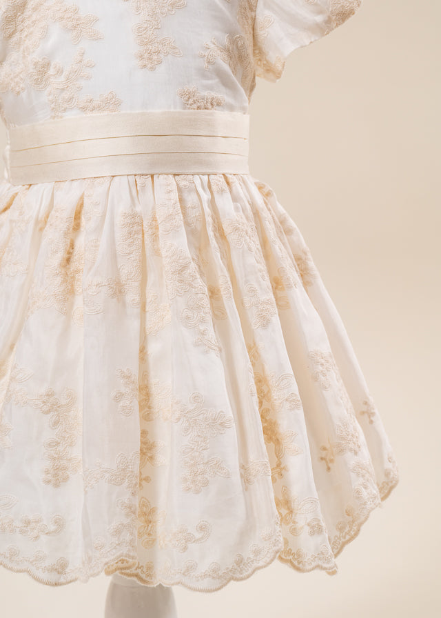 Rochita Doinita Crem Cu Dantela Capucino Brodata AnneBebe