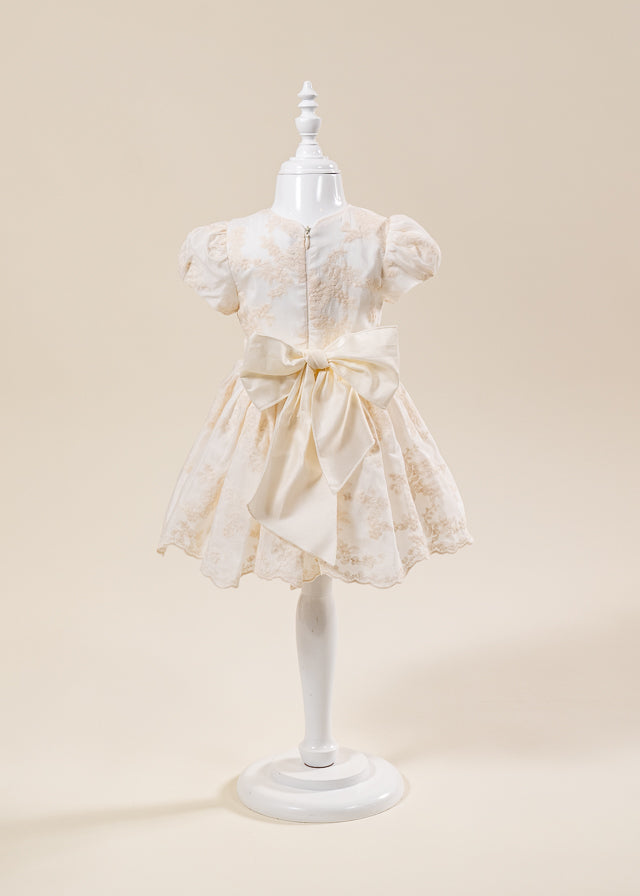 Rochita Doinita Crem Cu Dantela Capucino Brodata AnneBebe