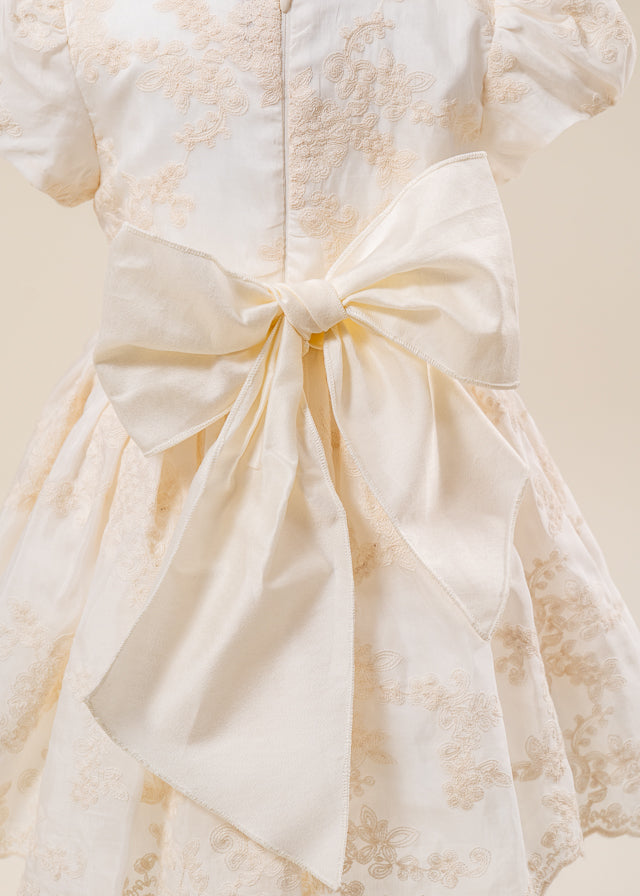 Rochita Doinita Crem Cu Dantela Capucino Brodata AnneBebe