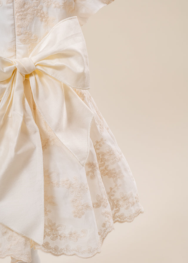 Rochita Doinita Crem Cu Dantela Capucino Brodata AnneBebe