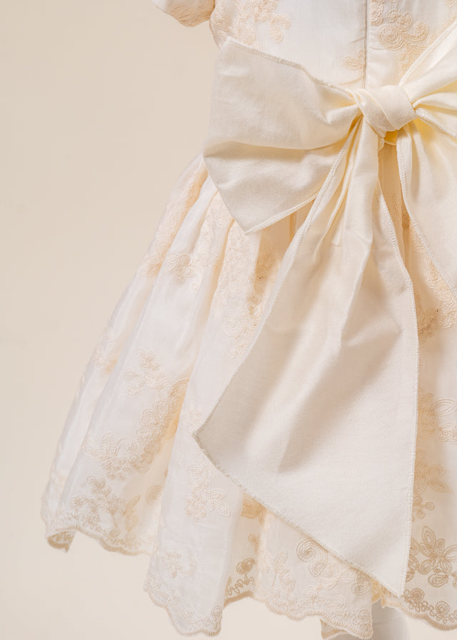 Rochita Doinita Crem Cu Dantela Capucino Brodata AnneBebe