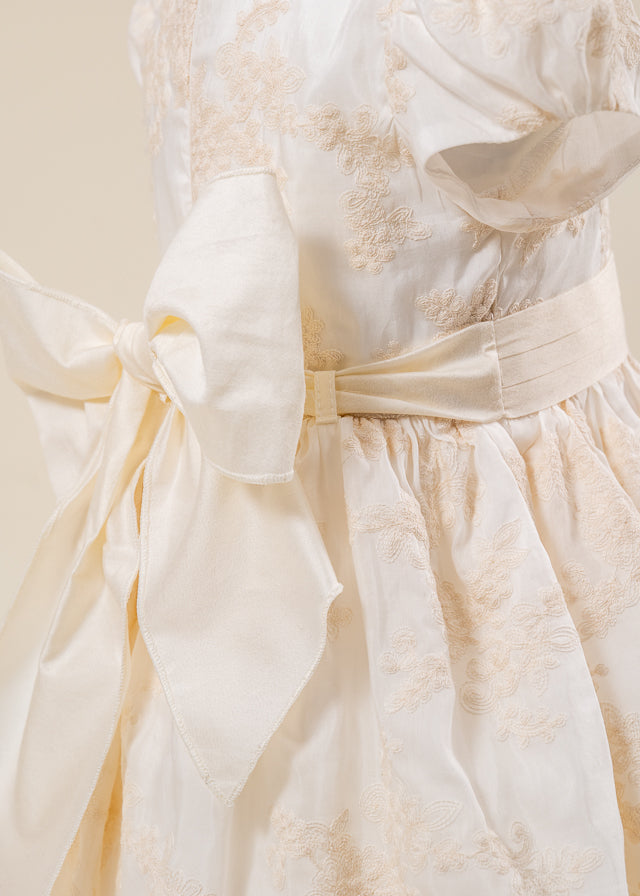 Rochita Doinita Crem Cu Dantela Capucino Brodata AnneBebe