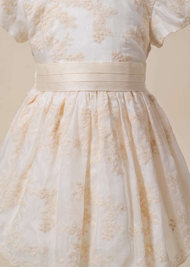 Rochita Doinita Crem Cu Dantela Capucino Brodata AnneBebe