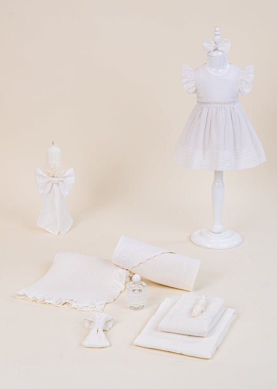 Set de Botez Eugenia 3 Piese cu Rochita, Trusou si Lumanare Personalizat pentru Fetite – Eugenia | AnneBebe