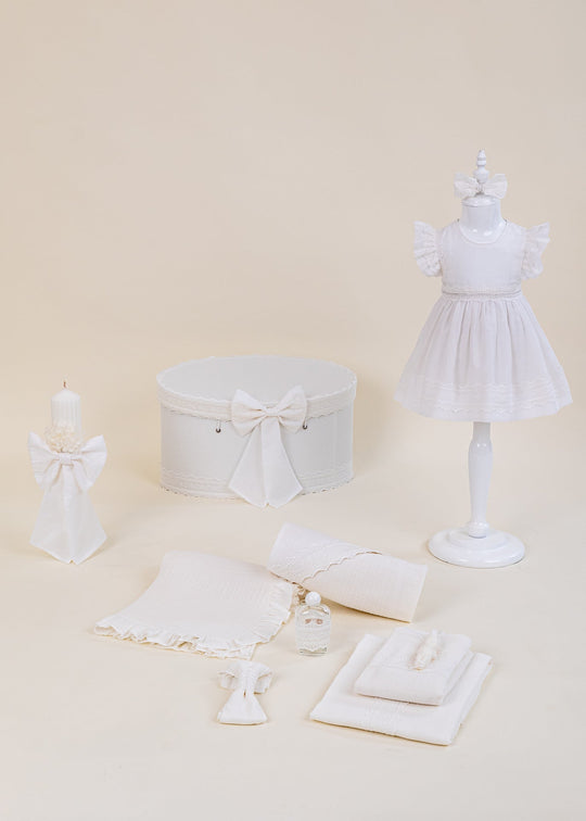 Set Botez Eugenia 4 Piese cu Rochita, Trusou, Lumanare si Cufar Personalizat pentru Fete – Eugenia | AnneBebe