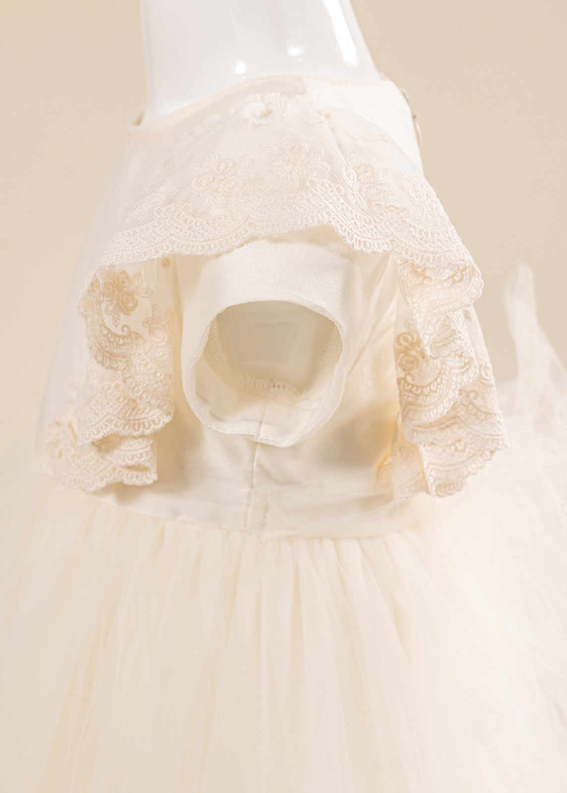 Set Botez Mira 4 Piese, Rochie, Trusou, Lumanare si Cufar Personalizat Botez AnneBebe