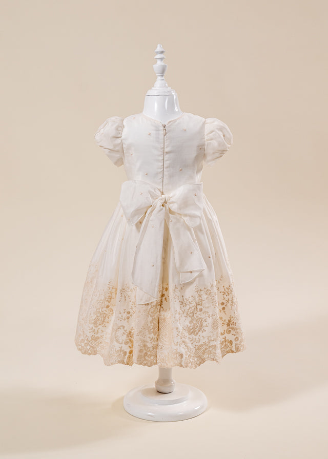 Set Botez Dorina 4 Piese Rochie Trusou Lumanare si Cufar Personalizat Botez AnneBebe