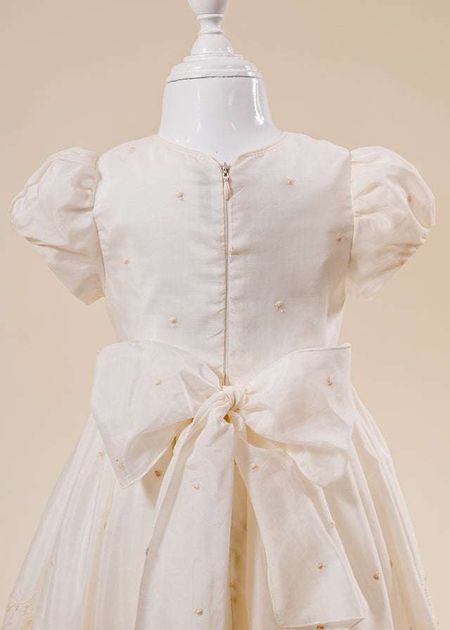 Set Botez Dorina 4 Piese Rochie Trusou Lumanare si Cufar Personalizat Botez AnneBebe