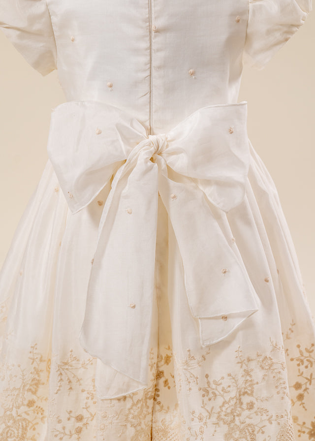 Set Botez Dorina 4 Piese Rochie Trusou Lumanare si Cufar Personalizat Botez AnneBebe