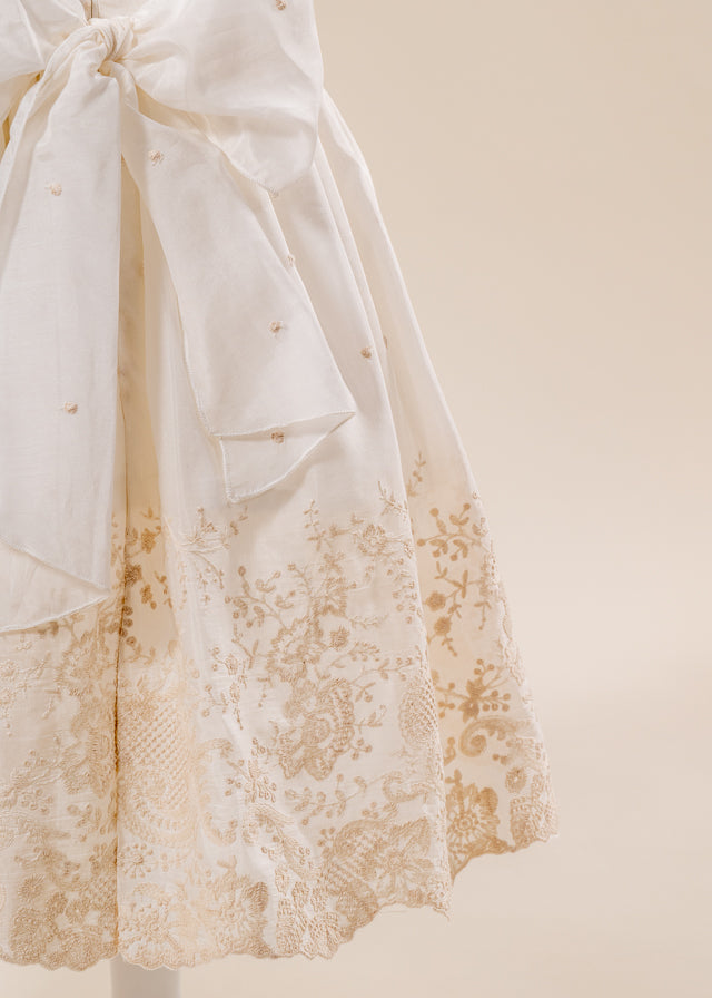 Set Botez Dorina 4 Piese Rochie Trusou Lumanare si Cufar Personalizat Botez AnneBebe