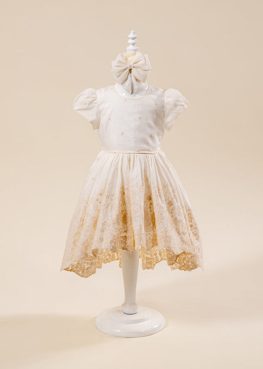 Rochita Dorina Crem Cu Dantela Capucino Brodata Si Trena AnneBebe