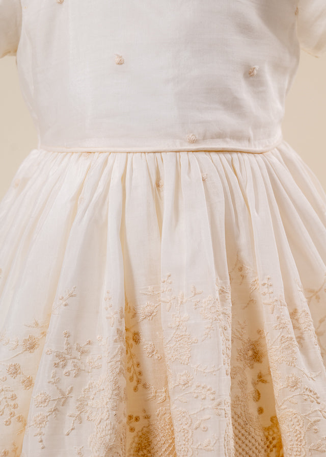 Set Botez Dorina 4 Piese Rochie Trusou Lumanare si Cufar Personalizat Botez AnneBebe