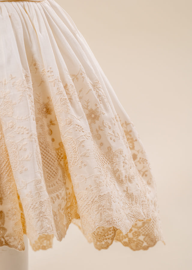 Set Botez Dorina 4 Piese Rochie Trusou Lumanare si Cufar Personalizat Botez AnneBebe