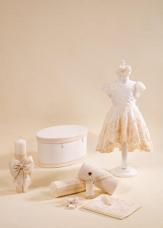 Set Botez Dorina 4 Piese Rochie Trusou Lumanare si Cufar Personalizat Botez AnneBebe