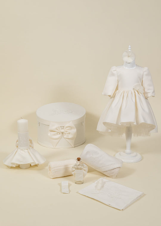 Set Botez Cataleya 4 Piese, Rochita, Trusou, Lumanare si Cufar Personalizat Botez AnneBebe