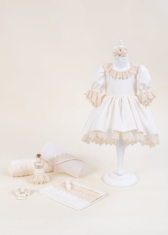 Set de Botez Adele 2 Piese cu Rochita din Satin si Trusou Personalizat pentru Fetite – Adele | AnneBebe
