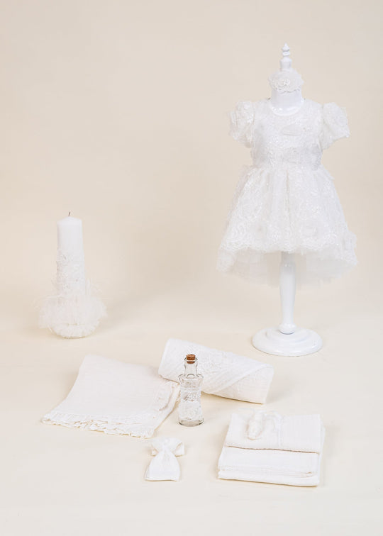 Set de Botez Adina 3 Piese cu Rochita, Trusou si Lumanare pentru Fetite – Adina | AnneBebe