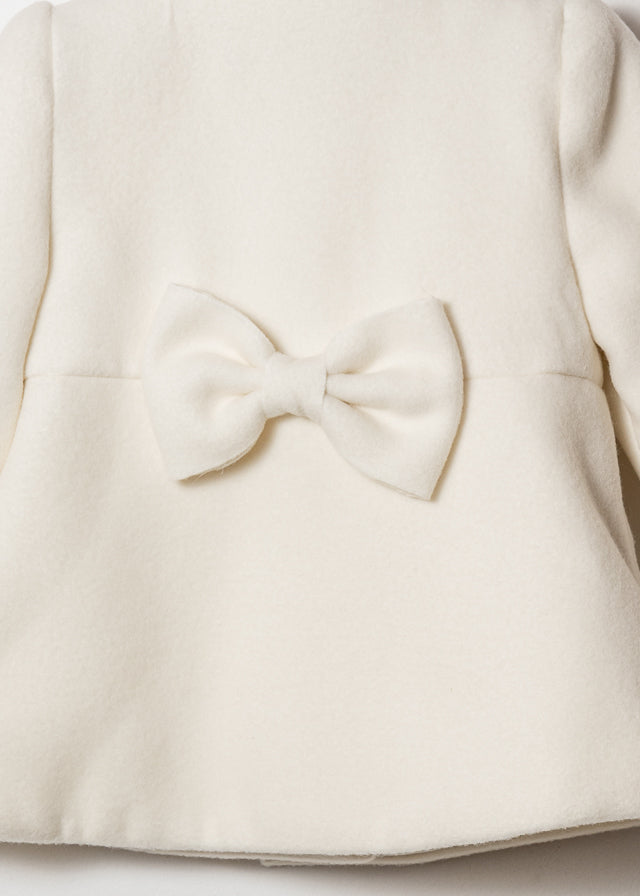 Cream Fabric Coat Clos Model Lace Collar