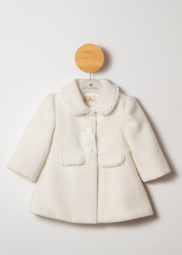 Cream Fabric Coat Clos Model Lace Collar