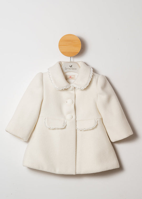 Cream Fabric Coat Clos Model Lace Collar