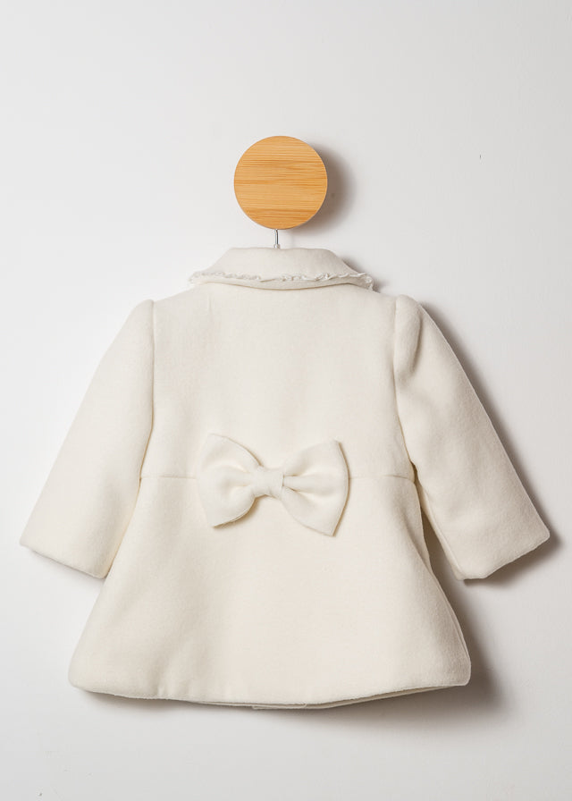 Cream Fabric Coat Clos Model Lace Collar