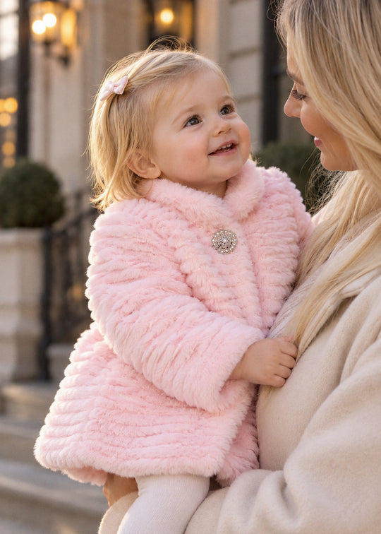 Palton din Blanita Roz cu Strasuri si Nasture cu Cristal pentru Fetite – AnneBebe