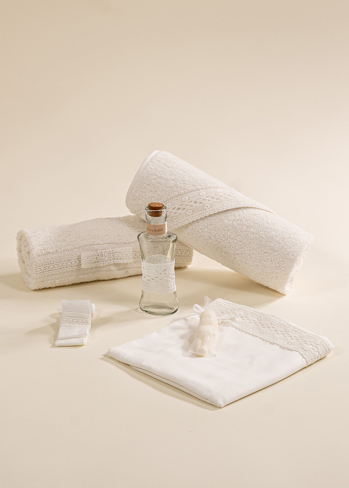 Set Botez Brandusa 3 Piese, Lumanare, Trusou si Cufar Personalizate AnneBebe