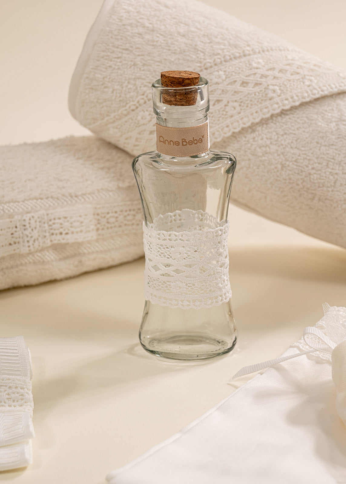 Set Botez Brandusa 3 Piese, Lumanare, Trusou si Cufar Personalizate AnneBebe