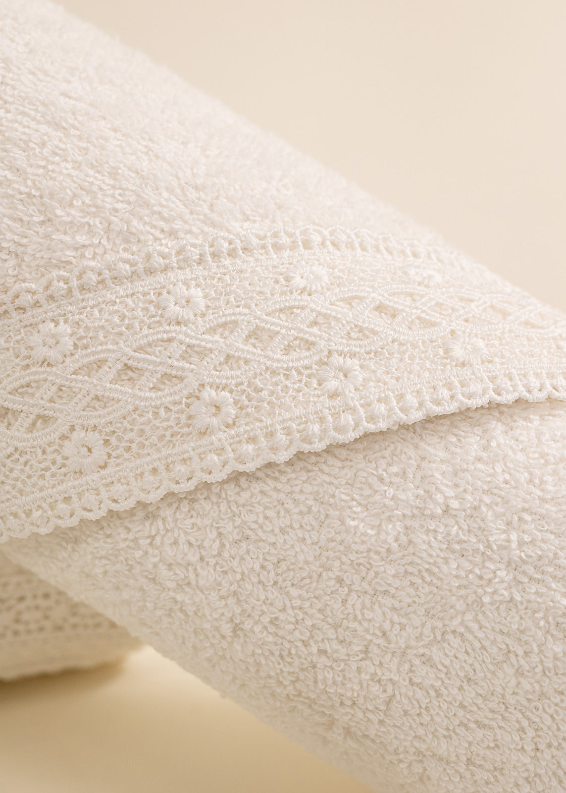 Set Botez Brandusa 3 Piese, Lumanare, Trusou si Cufar Personalizate AnneBebe