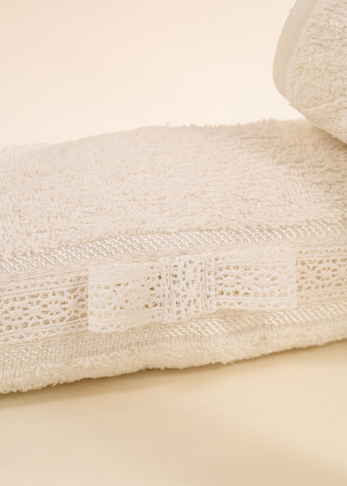 Set Botez Brandusa 3 Piese, Lumanare, Trusou si Cufar Personalizate AnneBebe